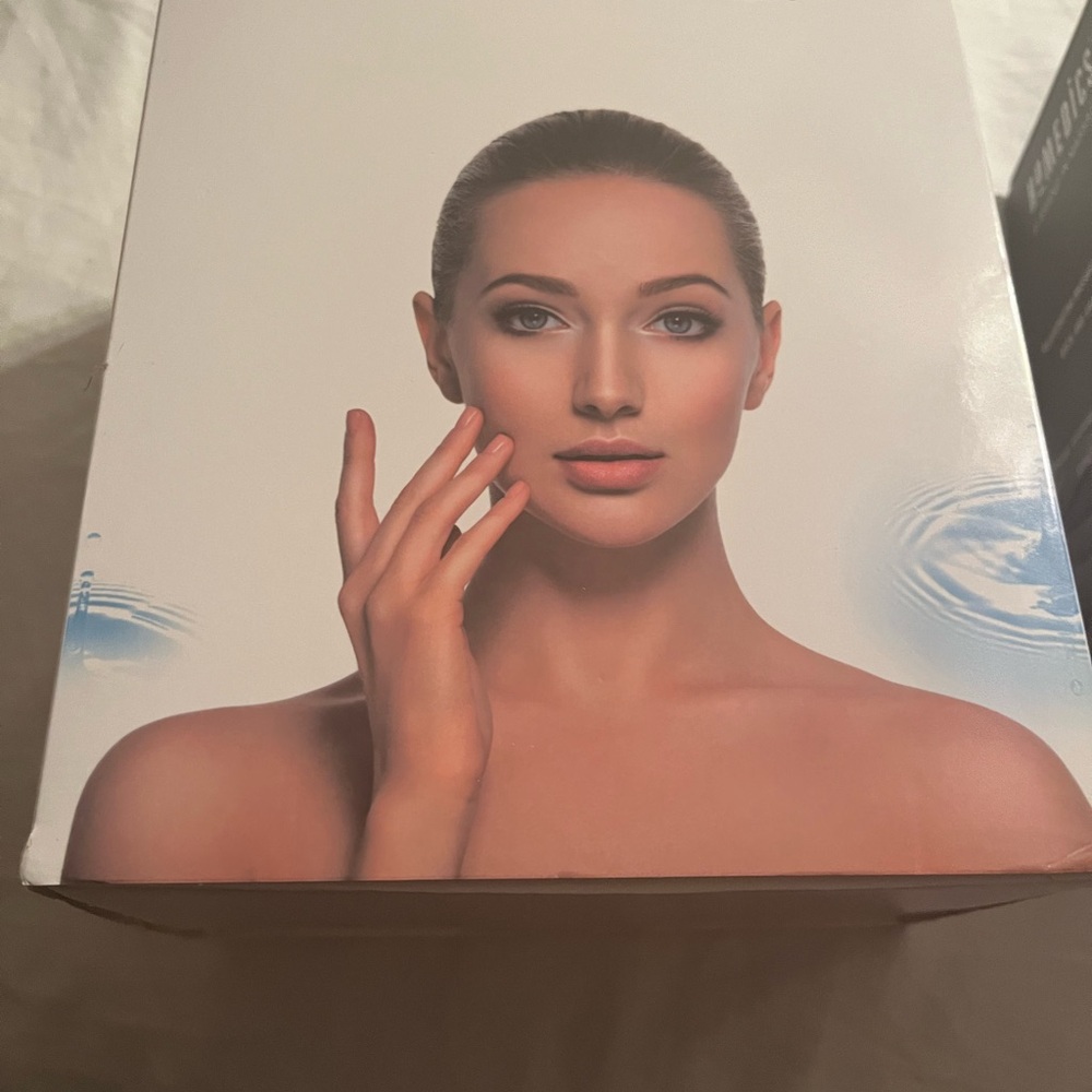 Professional Makeup Display Box with Beauty Visual